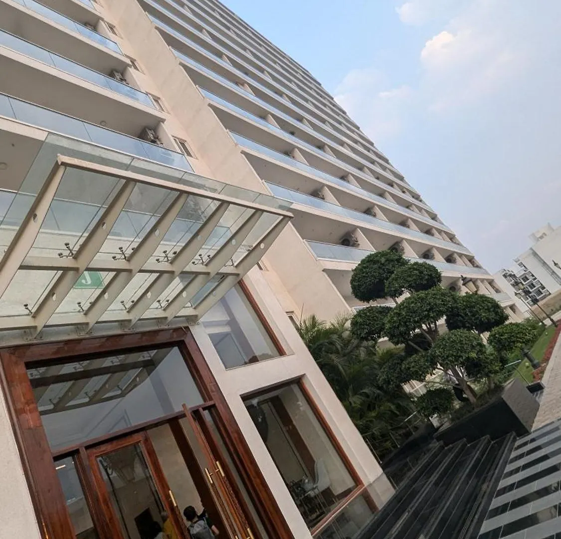 New 1Bhk At Central Park, Sohna Road, Ayaansh Resort Gurgaon Apartament